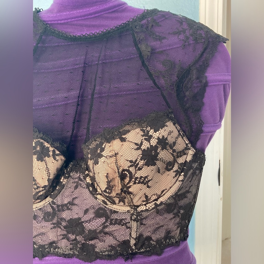 Dead-stock Victoria’s Secret lace bralette/top 36B